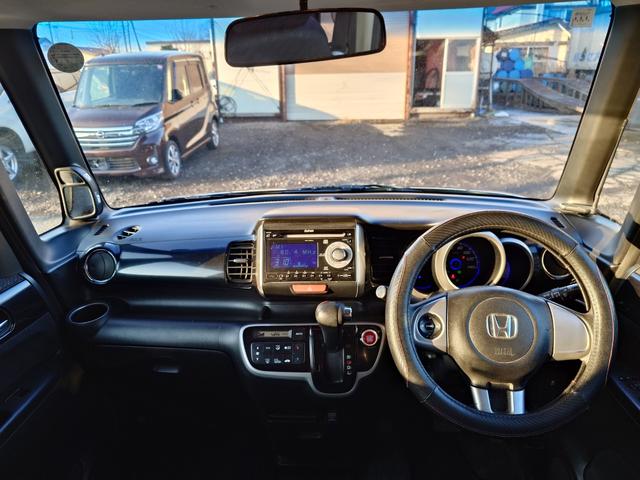 Ｎ－ＢＯＸカスタム Ｇ・Ｌパッケージ　４ＷＤ　スマートキー　ＨＩＤヘッドライト　片側パワスラ　純正１４インチアルミ（18枚目）