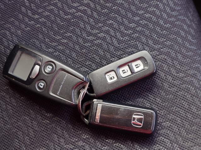 Ｎ－ＢＯＸカスタム Ｇ・Ｌパッケージ　４ＷＤ　スマートキー　ＨＩＤヘッドライト　片側パワスラ　純正１４インチアルミ（31枚目）