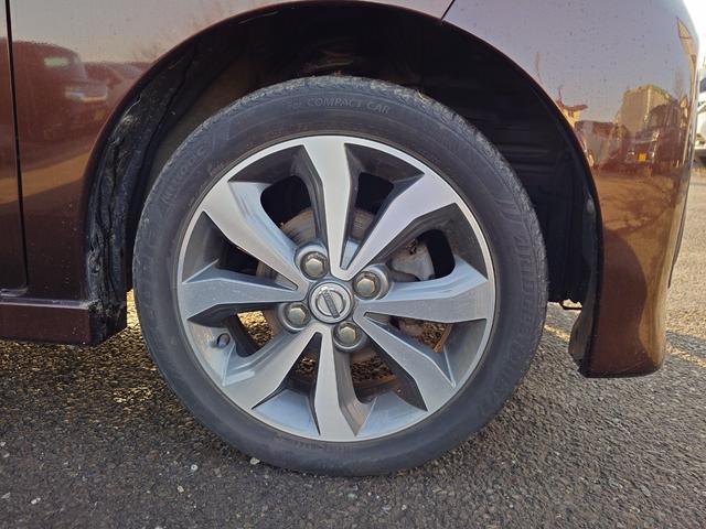 デイズルークス ハイウェイスター　Ｘ　Ｇパッケージ　４ＷＤ　ＳＤナビ　フルセグＴＶ　全方位カメラ　スマートキー　ＨＩＤヘッドライト　衝突軽減ブレーキ　両側パワスラ　前ドラレコ　シートヒーター　Ｂｌｕｅｔｏｏｔｈ　純正１５インチアルミ　ＥＴＣ（16枚目）