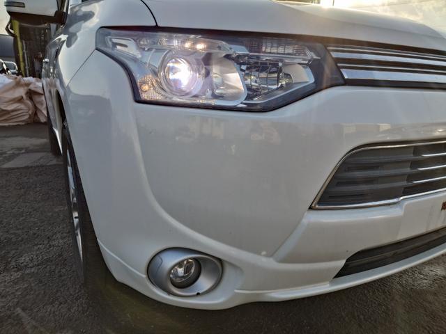 アウトランダーＰＨＥＶ Ｇナビパッケージ　４ＷＤ　ＳＤナビ　フルセグＴＶ　リアカメラ　スマートキー　ＨＩＤヘッドライト　衝突軽減ブレーキ　シートヒーター　Ｂｌｕｅｔｏｏｔｈ　クルコン　純正１８インチアルミ　ＥＴＣ（15枚目）