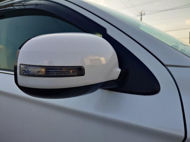 アウトランダーＰＨＥＶ Ｇナビパッケージ　４ＷＤ　ＳＤナビ　フルセグＴＶ　リアカメラ　スマートキー　ＨＩＤヘッドライト　衝突軽減ブレーキ　シートヒーター　Ｂｌｕｅｔｏｏｔｈ　クルコン　純正１８インチアルミ　ＥＴＣ（17枚目）