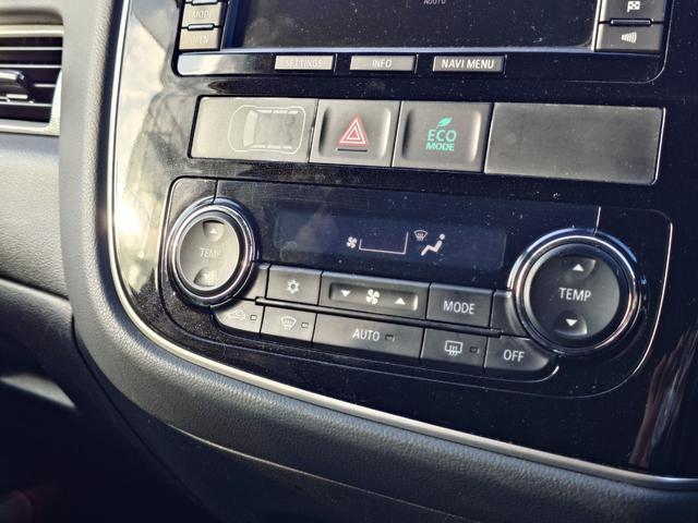 アウトランダーＰＨＥＶ Ｇナビパッケージ　４ＷＤ　ＳＤナビ　フルセグＴＶ　リアカメラ　スマートキー　ＨＩＤヘッドライト　衝突軽減ブレーキ　シートヒーター　Ｂｌｕｅｔｏｏｔｈ　クルコン　純正１８インチアルミ　ＥＴＣ（24枚目）