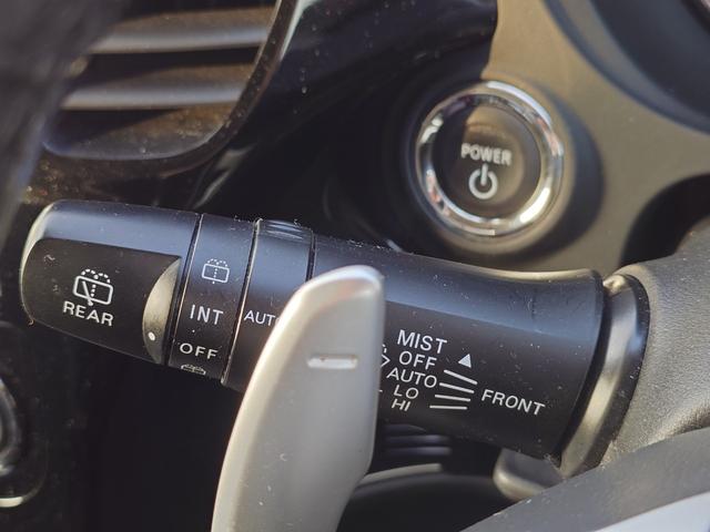 アウトランダーＰＨＥＶ Ｇナビパッケージ　４ＷＤ　ＳＤナビ　フルセグＴＶ　リアカメラ　スマートキー　ＨＩＤヘッドライト　衝突軽減ブレーキ　シートヒーター　Ｂｌｕｅｔｏｏｔｈ　クルコン　純正１８インチアルミ　ＥＴＣ（25枚目）