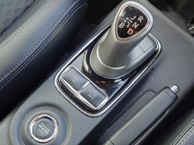 アウトランダーＰＨＥＶ Ｇナビパッケージ　４ＷＤ　ＳＤナビ　フルセグＴＶ　リアカメラ　スマートキー　ＨＩＤヘッドライト　衝突軽減ブレーキ　シートヒーター　Ｂｌｕｅｔｏｏｔｈ　クルコン　純正１８インチアルミ　ＥＴＣ（28枚目）