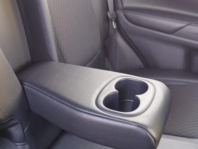 アウトランダーＰＨＥＶ Ｇナビパッケージ　４ＷＤ　ＳＤナビ　フルセグＴＶ　リアカメラ　スマートキー　ＨＩＤヘッドライト　衝突軽減ブレーキ　シートヒーター　Ｂｌｕｅｔｏｏｔｈ　クルコン　純正１８インチアルミ　ＥＴＣ（36枚目）