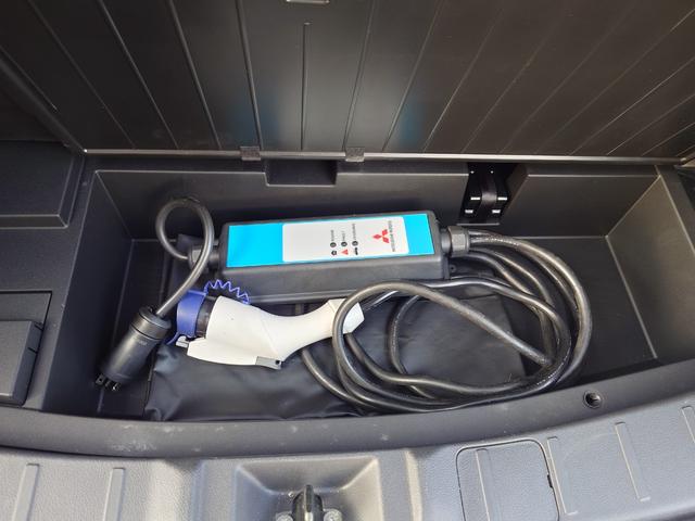 アウトランダーＰＨＥＶ Ｇナビパッケージ　４ＷＤ　ＳＤナビ　フルセグＴＶ　リアカメラ　スマートキー　ＨＩＤヘッドライト　衝突軽減ブレーキ　シートヒーター　Ｂｌｕｅｔｏｏｔｈ　クルコン　純正１８インチアルミ　ＥＴＣ（38枚目）