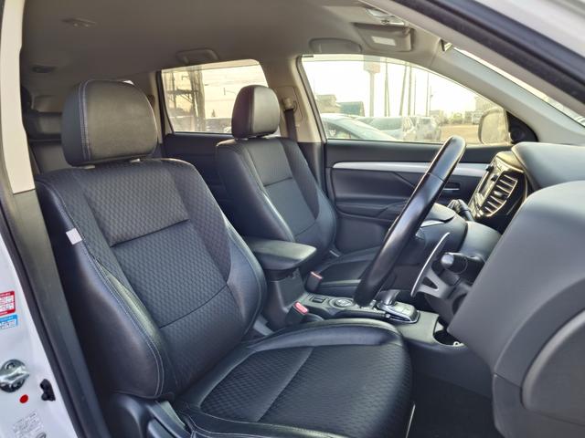 アウトランダーＰＨＥＶ Ｇナビパッケージ　４ＷＤ　ＳＤナビ　フルセグＴＶ　リアカメラ　スマートキー　ＨＩＤヘッドライト　衝突軽減ブレーキ　シートヒーター　Ｂｌｕｅｔｏｏｔｈ　クルコン　純正１８インチアルミ　ＥＴＣ（42枚目）