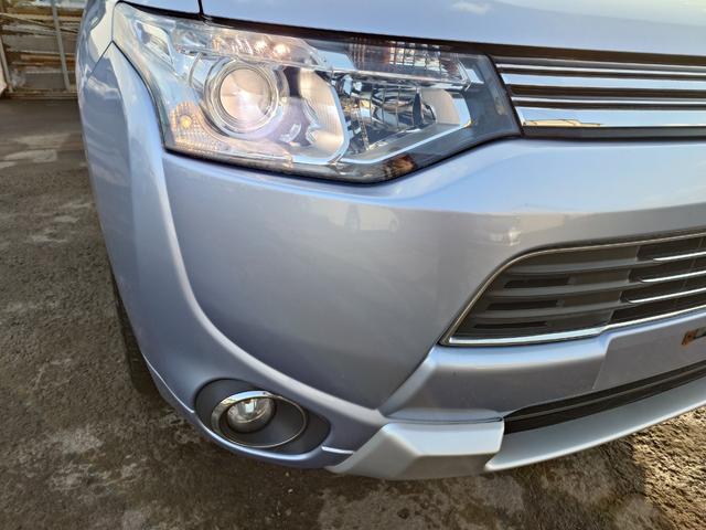 アウトランダーＰＨＥＶ Ｇナビパッケージ　４ＷＤ　ＳＤナビ　フルセグＴＶ　リアカメラ　スマートキー　ＨＩＤヘッドライト　衝突軽減ブレーキ　シートヒーター　Ｂｌｕｅｔｏｏｔｈ　クルコン　純正１８インチアルミ　ＥＴＣ（15枚目）