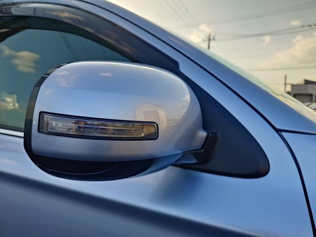 アウトランダーＰＨＥＶ Ｇナビパッケージ　４ＷＤ　ＳＤナビ　フルセグＴＶ　リアカメラ　スマートキー　ＨＩＤヘッドライト　衝突軽減ブレーキ　シートヒーター　Ｂｌｕｅｔｏｏｔｈ　クルコン　純正１８インチアルミ　ＥＴＣ（17枚目）