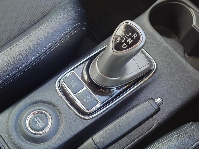 アウトランダーＰＨＥＶ Ｇナビパッケージ　４ＷＤ　ＳＤナビ　フルセグＴＶ　リアカメラ　スマートキー　ＨＩＤヘッドライト　衝突軽減ブレーキ　シートヒーター　Ｂｌｕｅｔｏｏｔｈ　クルコン　純正１８インチアルミ　ＥＴＣ（25枚目）