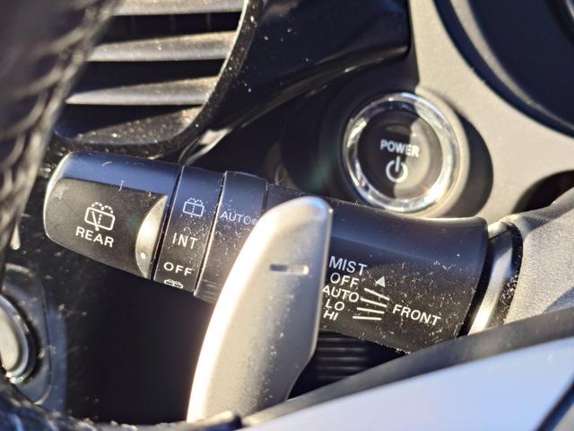 アウトランダーＰＨＥＶ Ｇナビパッケージ　４ＷＤ　ＳＤナビ　フルセグＴＶ　リアカメラ　スマートキー　ＨＩＤヘッドライト　衝突軽減ブレーキ　シートヒーター　Ｂｌｕｅｔｏｏｔｈ　クルコン　純正１８インチアルミ　ＥＴＣ（26枚目）