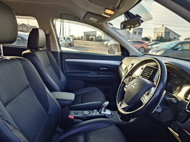 アウトランダーＰＨＥＶ Ｇナビパッケージ　４ＷＤ　ＳＤナビ　フルセグＴＶ　リアカメラ　スマートキー　ＨＩＤヘッドライト　衝突軽減ブレーキ　シートヒーター　Ｂｌｕｅｔｏｏｔｈ　クルコン　純正１８インチアルミ　ＥＴＣ（37枚目）