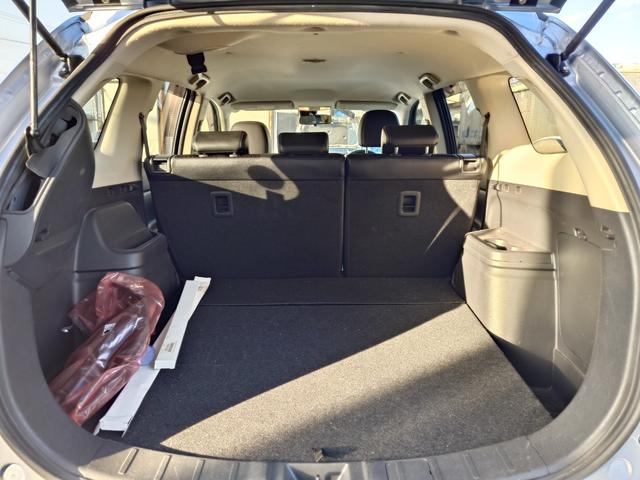 アウトランダーＰＨＥＶ Ｇナビパッケージ　４ＷＤ　ＳＤナビ　フルセグＴＶ　リアカメラ　スマートキー　ＨＩＤヘッドライト　衝突軽減ブレーキ　シートヒーター　Ｂｌｕｅｔｏｏｔｈ　クルコン　純正１８インチアルミ　ＥＴＣ（41枚目）