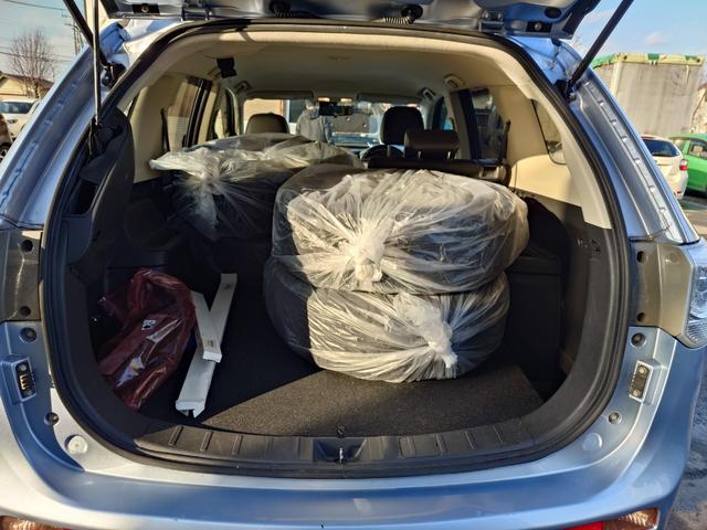 アウトランダーＰＨＥＶ Ｇナビパッケージ　４ＷＤ　ＳＤナビ　フルセグＴＶ　リアカメラ　スマートキー　ＨＩＤヘッドライト　衝突軽減ブレーキ　シートヒーター　Ｂｌｕｅｔｏｏｔｈ　クルコン　純正１８インチアルミ　ＥＴＣ（42枚目）