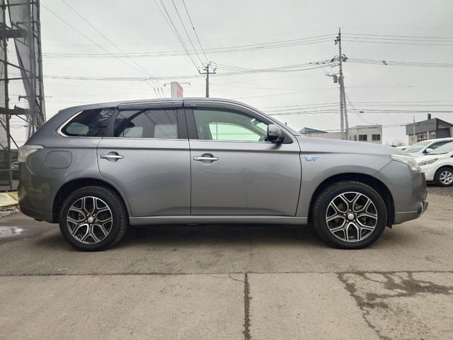 ★オンライン商談は実際に店舗でお車をご覧いただく事と同じようにお車の詳細を営業スタッフとやりとりしながら確認頂けます。気になる箇所はリアルタイムでご覧いただけますので安心して車選びが出来ます。