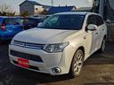 アウトランダーＰＨＥＶ Ｇナビパッケージ　４ＷＤ　ＳＤナビ　フルセグＴＶ　リアカメラ　スマートキー　ＨＩＤヘッドライト　衝突軽減ブレーキ　シートヒーター　Ｂｌｕｅｔｏｏｔｈ　クルコン　純正１８インチアルミ　ＥＴＣ（6枚目）
