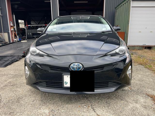 プリウス S 社外18インチAW 社外エンジンスターター 社外ナビTV Bカメラ トヨタセーフティセンス 字光式ナンバー 純正ドアバイザー(2枚目)