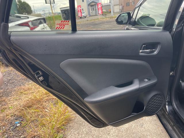 プリウス S 社外18インチAW 社外エンジンスターター 社外ナビTV Bカメラ トヨタセーフティセンス 字光式ナンバー 純正ドアバイザー(14枚目)