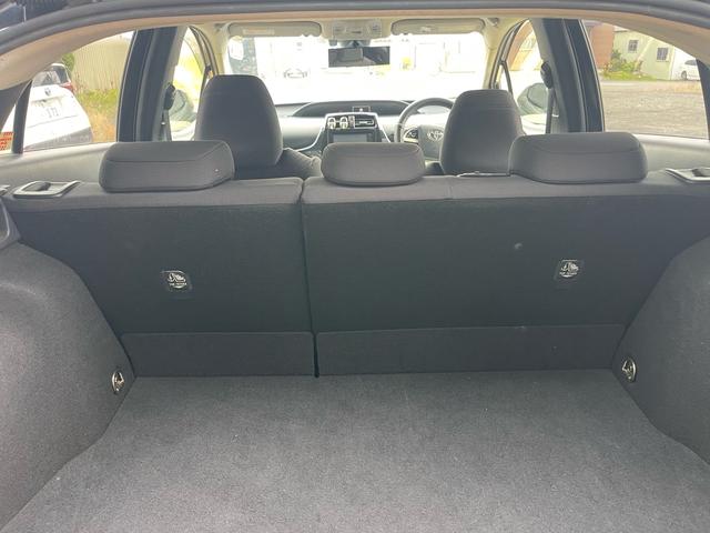 プリウス S 社外18インチAW 社外エンジンスターター 社外ナビTV Bカメラ トヨタセーフティセンス 字光式ナンバー 純正ドアバイザー(15枚目)