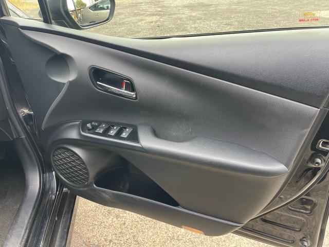 プリウス S 社外18インチAW 社外エンジンスターター 社外ナビTV Bカメラ トヨタセーフティセンス 字光式ナンバー 純正ドアバイザー(17枚目)