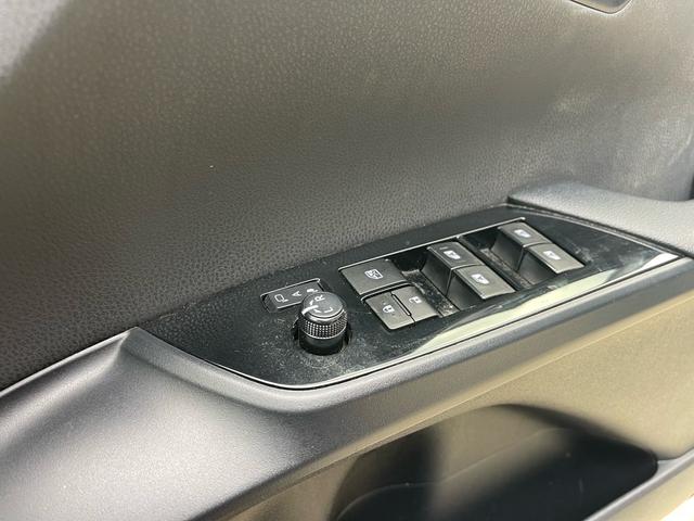 プリウス S 社外18インチAW 社外エンジンスターター 社外ナビTV Bカメラ トヨタセーフティセンス 字光式ナンバー 純正ドアバイザー(21枚目)