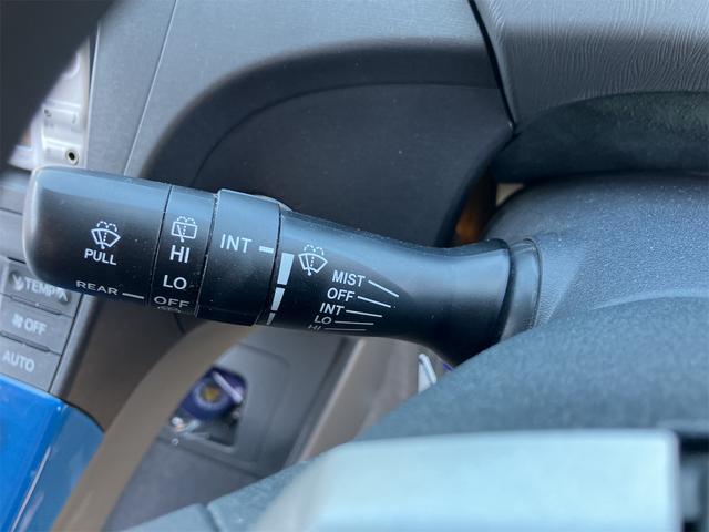 プリウス Ｓ　バックカメラ　ナビ　アルミホイール　ＣＶＴ　スマートキー　アイドリングストップ　電動格納ミラー　盗難防止システム　ＣＤ　ミュージックプレイヤー接続可　衝突安全ボディ　ＡＢＳ　ＥＳＣ　エアコン（8枚目）