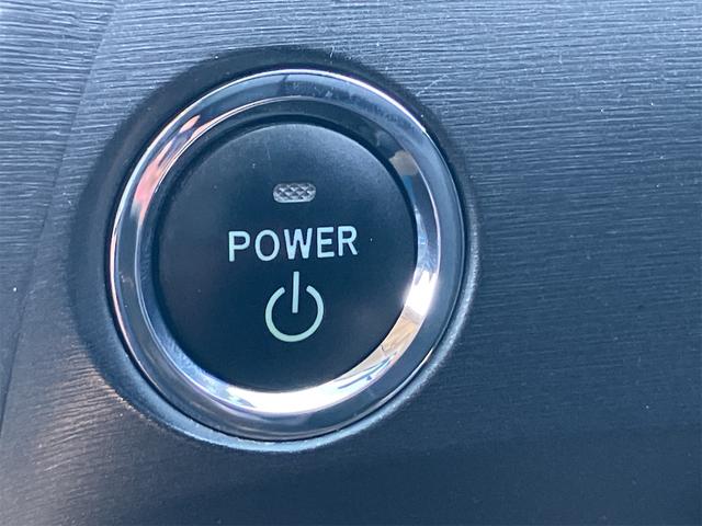 プリウス Ｓ　バックカメラ　ナビ　アルミホイール　ＣＶＴ　スマートキー　アイドリングストップ　電動格納ミラー　盗難防止システム　ＣＤ　ミュージックプレイヤー接続可　衝突安全ボディ　ＡＢＳ　ＥＳＣ　エアコン（10枚目）