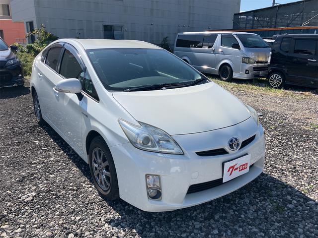 プリウス Ｓ　バックカメラ　ナビ　アルミホイール　ＣＶＴ　スマートキー　アイドリングストップ　電動格納ミラー　盗難防止システム　ＣＤ　ミュージックプレイヤー接続可　衝突安全ボディ　ＡＢＳ　ＥＳＣ　エアコン（13枚目）
