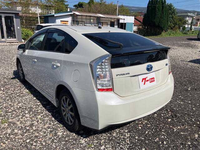 プリウス Ｓ　バックカメラ　ナビ　アルミホイール　ＣＶＴ　スマートキー　アイドリングストップ　電動格納ミラー　盗難防止システム　ＣＤ　ミュージックプレイヤー接続可　衝突安全ボディ　ＡＢＳ　ＥＳＣ　エアコン（18枚目）