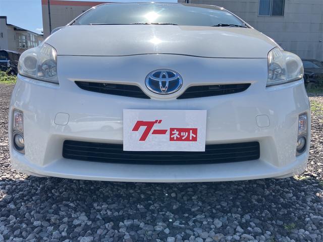 プリウス Ｓ　バックカメラ　ナビ　アルミホイール　ＣＶＴ　スマートキー　アイドリングストップ　電動格納ミラー　盗難防止システム　ＣＤ　ミュージックプレイヤー接続可　衝突安全ボディ　ＡＢＳ　ＥＳＣ　エアコン（24枚目）