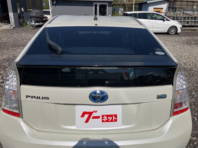 プリウス Ｓ　バックカメラ　ナビ　アルミホイール　ＣＶＴ　スマートキー　アイドリングストップ　電動格納ミラー　盗難防止システム　ＣＤ　ミュージックプレイヤー接続可　衝突安全ボディ　ＡＢＳ　ＥＳＣ　エアコン（28枚目）