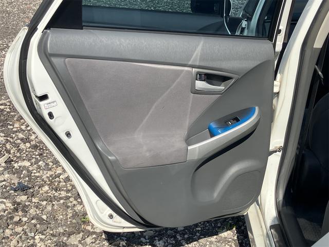 プリウス Ｓ　バックカメラ　ナビ　アルミホイール　ＣＶＴ　スマートキー　アイドリングストップ　電動格納ミラー　盗難防止システム　ＣＤ　ミュージックプレイヤー接続可　衝突安全ボディ　ＡＢＳ　ＥＳＣ　エアコン（36枚目）