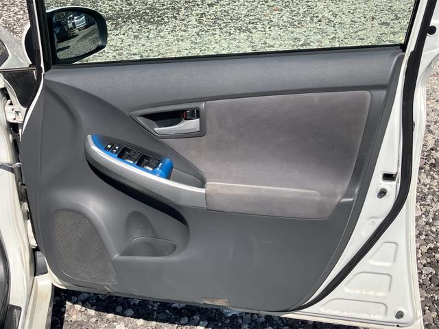 プリウス Ｓ　バックカメラ　ナビ　アルミホイール　ＣＶＴ　スマートキー　アイドリングストップ　電動格納ミラー　盗難防止システム　ＣＤ　ミュージックプレイヤー接続可　衝突安全ボディ　ＡＢＳ　ＥＳＣ　エアコン（38枚目）