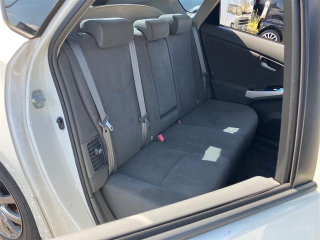プリウス Ｓ　バックカメラ　ナビ　アルミホイール　ＣＶＴ　スマートキー　アイドリングストップ　電動格納ミラー　盗難防止システム　ＣＤ　ミュージックプレイヤー接続可　衝突安全ボディ　ＡＢＳ　ＥＳＣ　エアコン（41枚目）