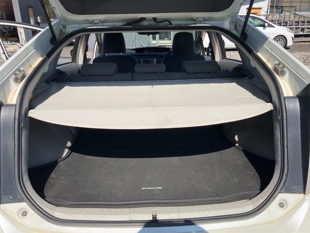 プリウス Ｓ　バックカメラ　ナビ　アルミホイール　ＣＶＴ　スマートキー　アイドリングストップ　電動格納ミラー　盗難防止システム　ＣＤ　ミュージックプレイヤー接続可　衝突安全ボディ　ＡＢＳ　ＥＳＣ　エアコン（42枚目）
