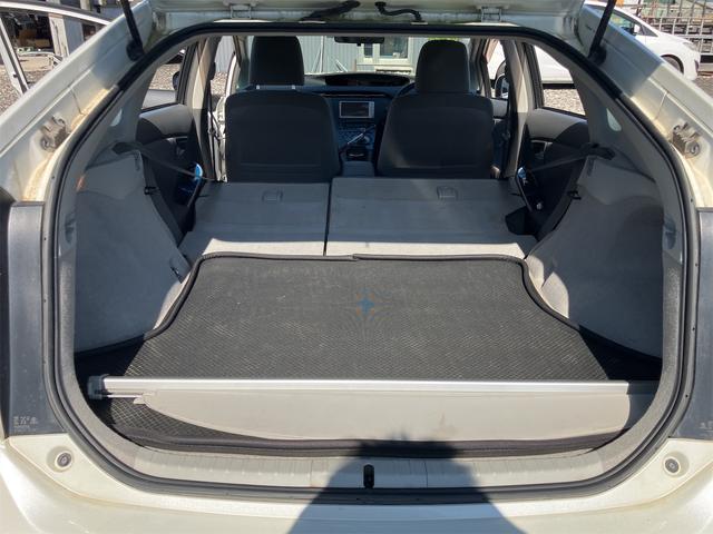 プリウス Ｓ　バックカメラ　ナビ　アルミホイール　ＣＶＴ　スマートキー　アイドリングストップ　電動格納ミラー　盗難防止システム　ＣＤ　ミュージックプレイヤー接続可　衝突安全ボディ　ＡＢＳ　ＥＳＣ　エアコン（44枚目）