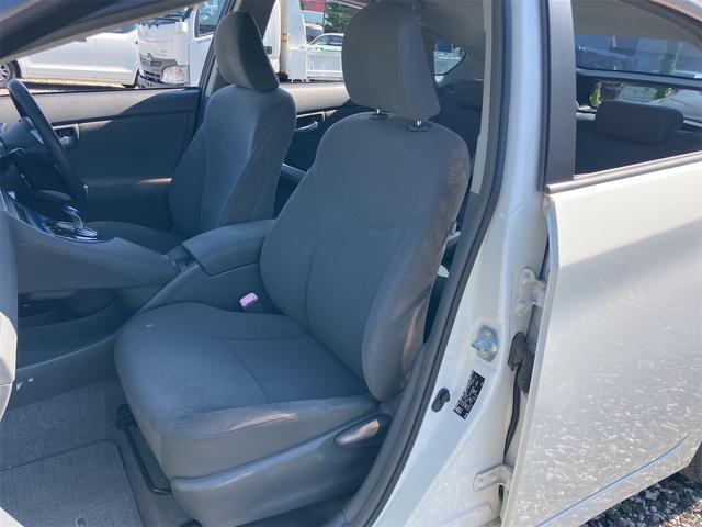 プリウス Ｓ　バックカメラ　ナビ　アルミホイール　ＣＶＴ　スマートキー　アイドリングストップ　電動格納ミラー　盗難防止システム　ＣＤ　ミュージックプレイヤー接続可　衝突安全ボディ　ＡＢＳ　ＥＳＣ　エアコン（48枚目）