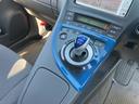 プリウス Ｓ　バックカメラ　ナビ　アルミホイール　ＣＶＴ　スマートキー　アイドリングストップ　電動格納ミラー　盗難防止システム　ＣＤ　ミュージックプレイヤー接続可　衝突安全ボディ　ＡＢＳ　ＥＳＣ　エアコン（5枚目）