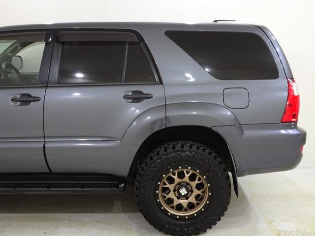 ハイラックスサーフ ＳＳＲ－Ｘ　４ＷＤ・本州仕入・後期型・新リフトアップ・エクストリームＪ＆新ジオランダーＭ／Ｔ・各チッピング塗装・新革調シートカバー・新メッシュグリル＆ＴＯＹＯＴＡエンブレム・新ＬＥＤヘッドランプ＆フォグランプ（33枚目）