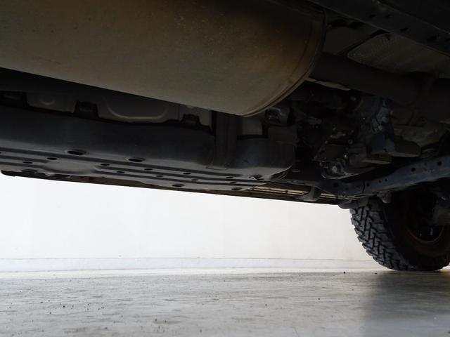 ハイラックスサーフ ＳＳＲ－Ｘ　４ＷＤ・本州仕入・後期型・新リフトアップ・エクストリームＪ＆新ジオランダーＭ／Ｔ・各チッピング塗装・新革調シートカバー・新メッシュグリル＆ＴＯＹＯＴＡエンブレム・新ＬＥＤヘッドランプ＆フォグランプ（74枚目）