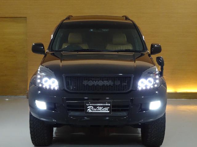 ランドクルーザープラド ＴＸリミテッド　４ＷＤ／本州仕入／寒冷地仕様／後期型／８人乗／新革調シートカバー／サンルーフ／リフトアップ／メッシュグリル＆ＴＯＹＯＴＡエンブレム／ＢＦグッドリッチ／社外テール／インナーブラックイカリング付きＨライト（21枚目）