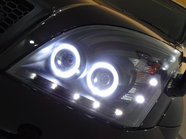 ランドクルーザープラド ＴＸリミテッド　４ＷＤ／本州仕入／寒冷地仕様／後期型／８人乗／新革調シートカバー／サンルーフ／リフトアップ／メッシュグリル＆ＴＯＹＯＴＡエンブレム／ＢＦグッドリッチ／社外テール／インナーブラックイカリング付きＨライト（27枚目）
