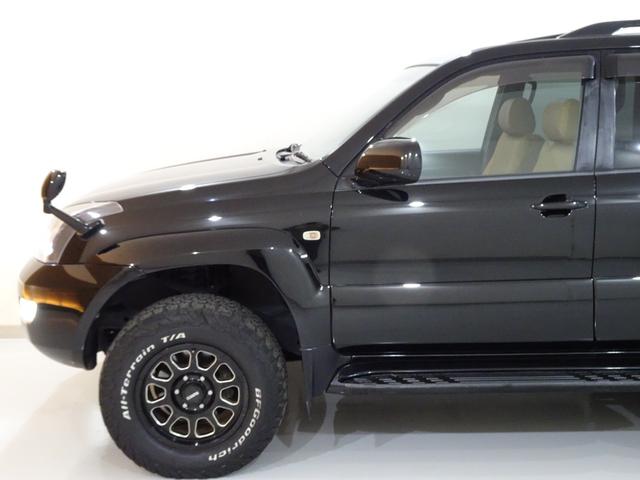 ランドクルーザープラド ＴＸリミテッド　４ＷＤ／本州仕入／寒冷地仕様／後期型／８人乗／新革調シートカバー／サンルーフ／リフトアップ／メッシュグリル＆ＴＯＹＯＴＡエンブレム／ＢＦグッドリッチ／社外テール／インナーブラックイカリング付きＨライト（32枚目）