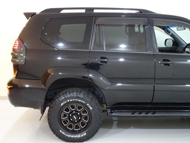 ランドクルーザープラド ＴＸリミテッド　４ＷＤ／本州仕入／寒冷地仕様／後期型／８人乗／新革調シートカバー／サンルーフ／リフトアップ／メッシュグリル＆ＴＯＹＯＴＡエンブレム／ＢＦグッドリッチ／社外テール／インナーブラックイカリング付きＨライト（45枚目）