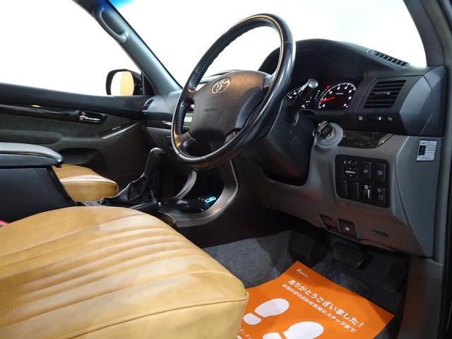 ランドクルーザープラド ＴＸリミテッド　４ＷＤ／本州仕入／寒冷地仕様／後期型／８人乗／新革調シートカバー／サンルーフ／リフトアップ／メッシュグリル＆ＴＯＹＯＴＡエンブレム／ＢＦグッドリッチ／社外テール／インナーブラックイカリング付きＨライト（55枚目）
