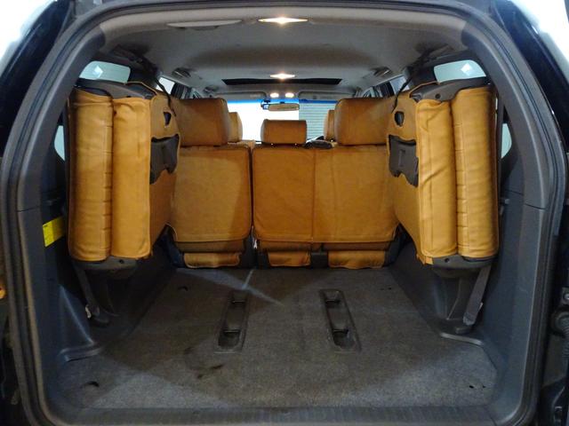 ランドクルーザープラド ＴＸリミテッド　４ＷＤ／本州仕入／寒冷地仕様／後期型／８人乗／新革調シートカバー／サンルーフ／リフトアップ／メッシュグリル＆ＴＯＹＯＴＡエンブレム／ＢＦグッドリッチ／社外テール／インナーブラックイカリング付きＨライト（65枚目）