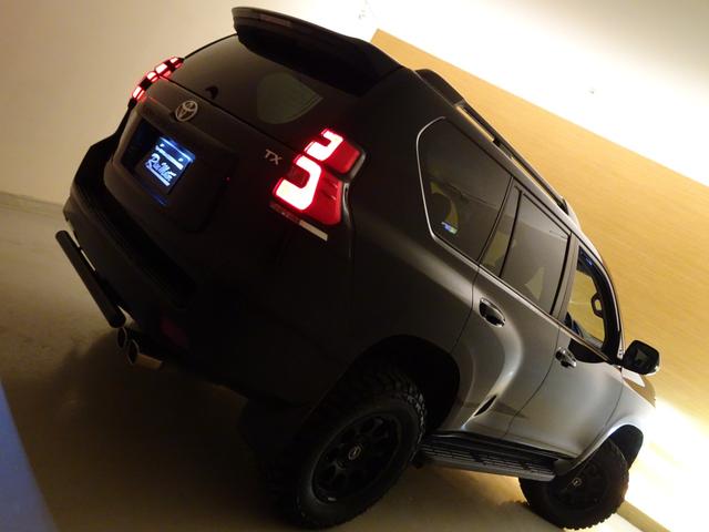 ランドクルーザープラド ＴＸ　後期型／本州仕入／リフトアップ／サンルーフ／ＴＲＤスポイラー／モデリスタマフラー／バグガード／リアバンパーガード／革調シートカバー／ナビＴＶブルートゥースＤＶＤ／リアモニター／ドラレコ／ＩＤＬＥＵＰ（12枚目）