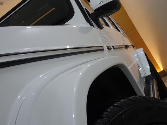 Ｇクラス Ｇ４００ｄ　ＡＭＧライン　Ｇ６３仕様／オパリスホワイト／ＶＯＳＳＥＮ２２ＡＷ／ＡＭＧライン／Ｇｍａｎｕｆａｋｔｕｒ／ラグジュアリーＰＫＧ／ダイヤモンドステッチナッパレザー／アダプティブダンピング／ローウェンＦスポ／ＯＰリアスポ（32枚目）
