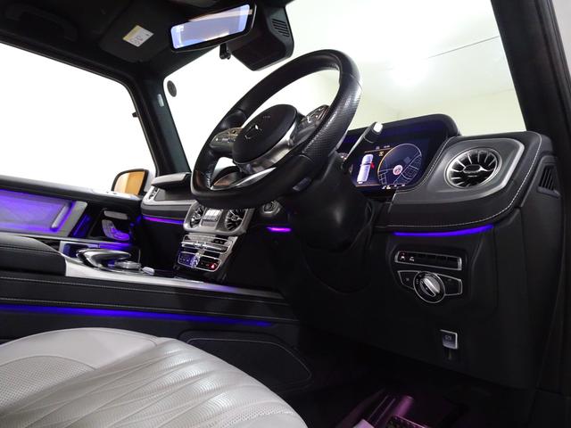 Ｇクラス Ｇ４００ｄ　ＡＭＧライン　Ｇ６３仕様／オパリスホワイト／ＶＯＳＳＥＮ２２ＡＷ／ＡＭＧライン／Ｇｍａｎｕｆａｋｔｕｒ／ラグジュアリーＰＫＧ／ダイヤモンドステッチナッパレザー／アダプティブダンピング／ローウェンＦスポ／ＯＰリアスポ（63枚目）