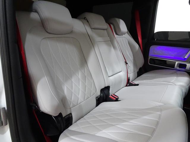 Ｇクラス Ｇ４００ｄ　ＡＭＧライン　Ｇ６３仕様／オパリスホワイト／ＶＯＳＳＥＮ２２ＡＷ／ＡＭＧライン／Ｇｍａｎｕｆａｋｔｕｒ／ラグジュアリーＰＫＧ／ダイヤモンドステッチナッパレザー／アダプティブダンピング／ローウェンＦスポ／ＯＰリアスポ（67枚目）